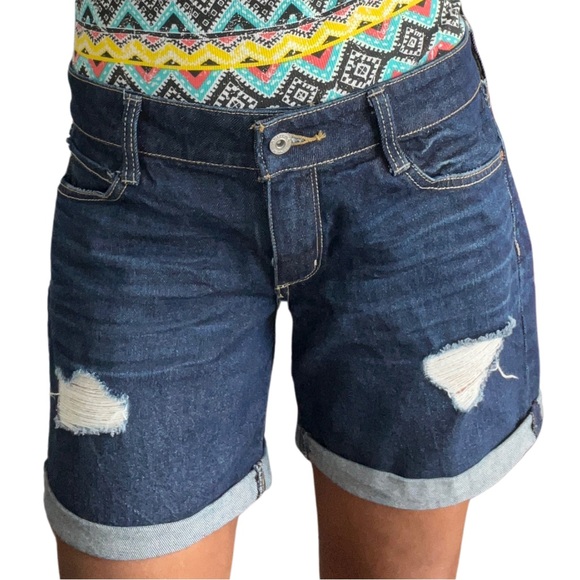 ARIZONA JEAN CO || SIZE 7 || DENIM CUFFED DISTRESSED SHORTS - Picture 7 of 10